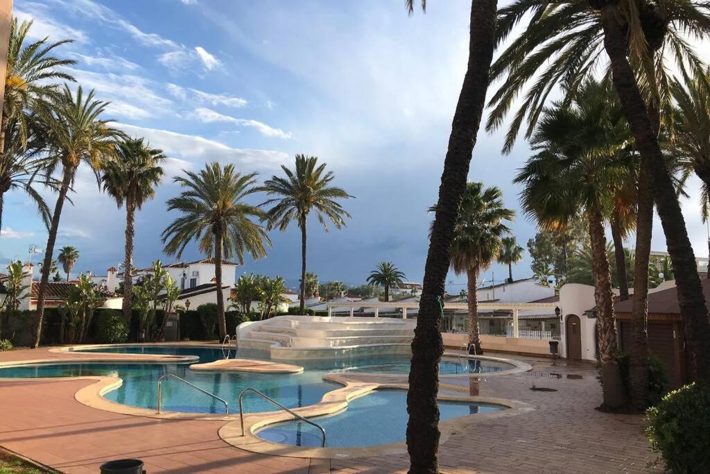Estudio En Denia Con Piscina Y Wifi Privada, A 100 M Del Mar Bagian luar foto