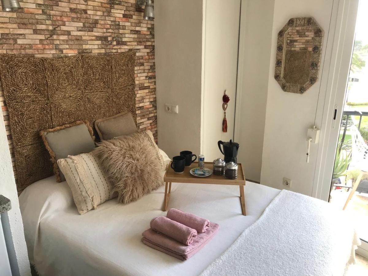 Estudio En Denia Con Piscina Y Wifi Privada, A 100 M Del Mar Bagian luar foto